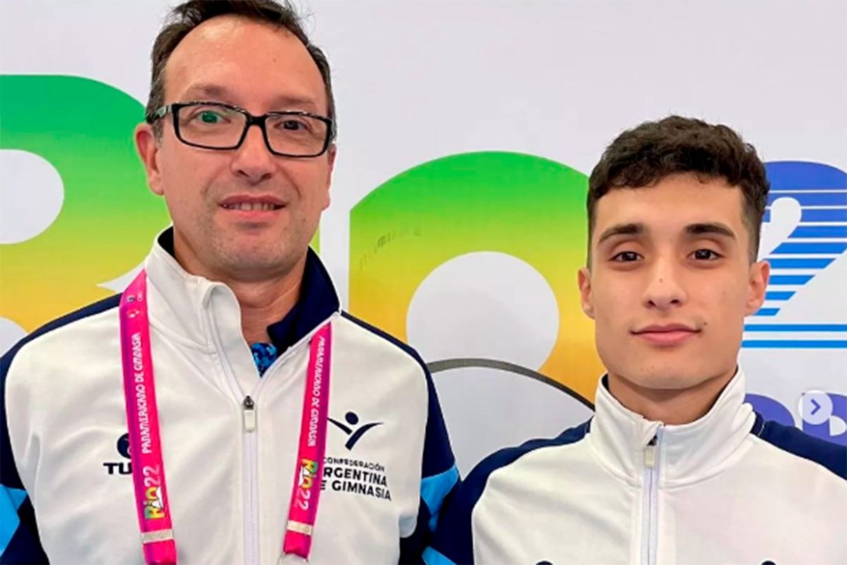 Santiago Mayol con el profesor Guillermo Av&iacute;o