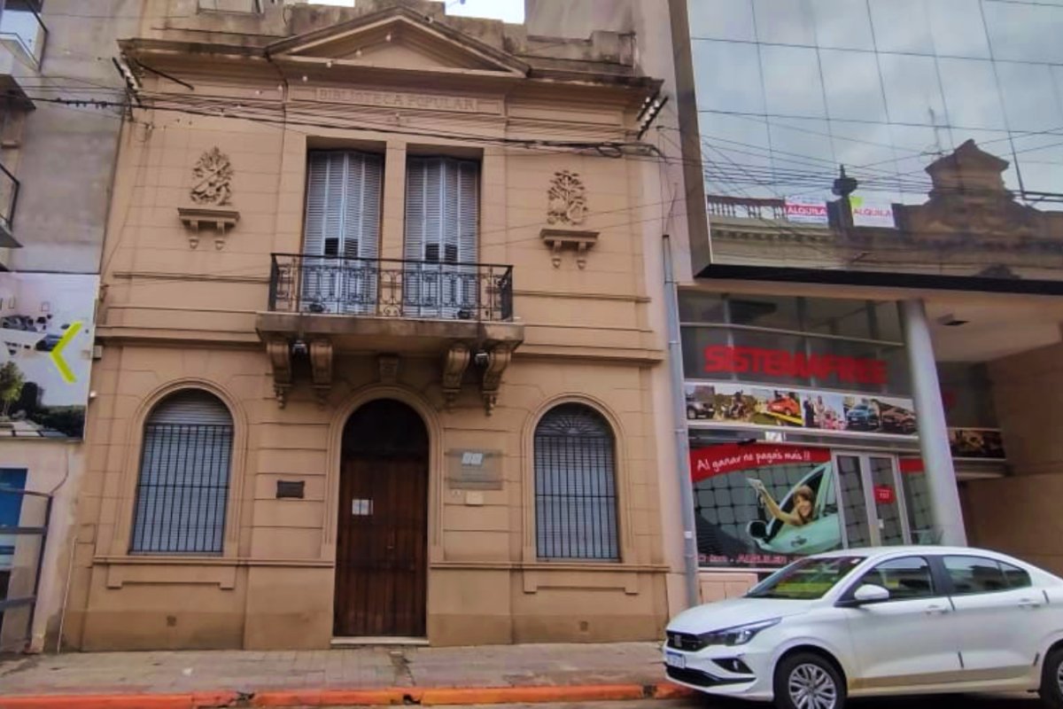 Es una de las bibliotecas populares pioneras.