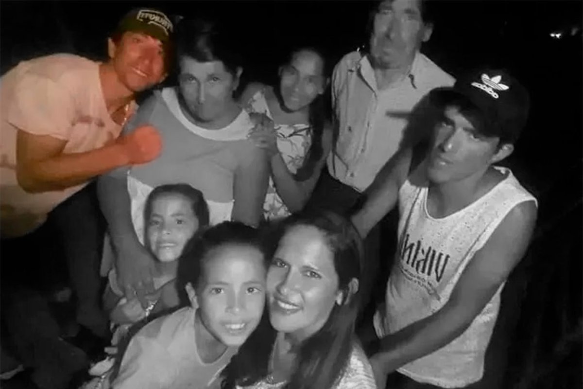 Roque, el fallecido, junto a su familia