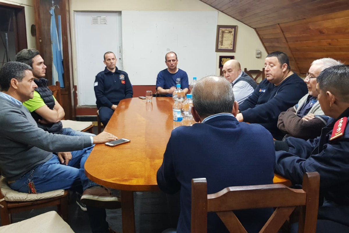 Marcone se reuni&oacute; con bomberos voluntarios.