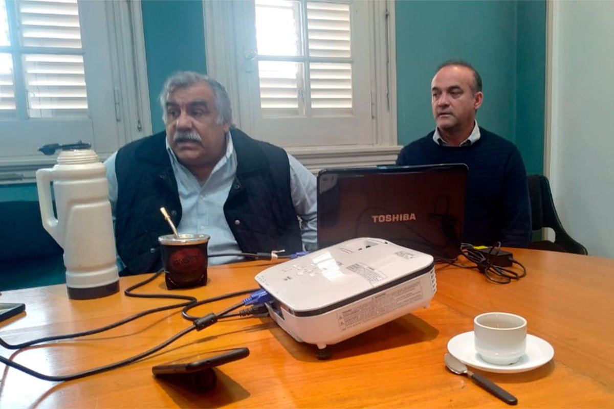 Spinelli y Santana en reuni&oacute;n con periodistas