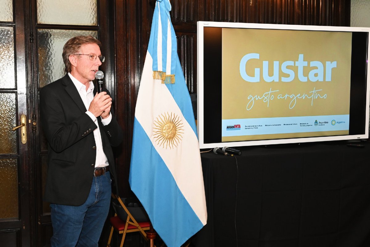 Secretario de Agricultura, Ganader&iacute;a y Pesca.