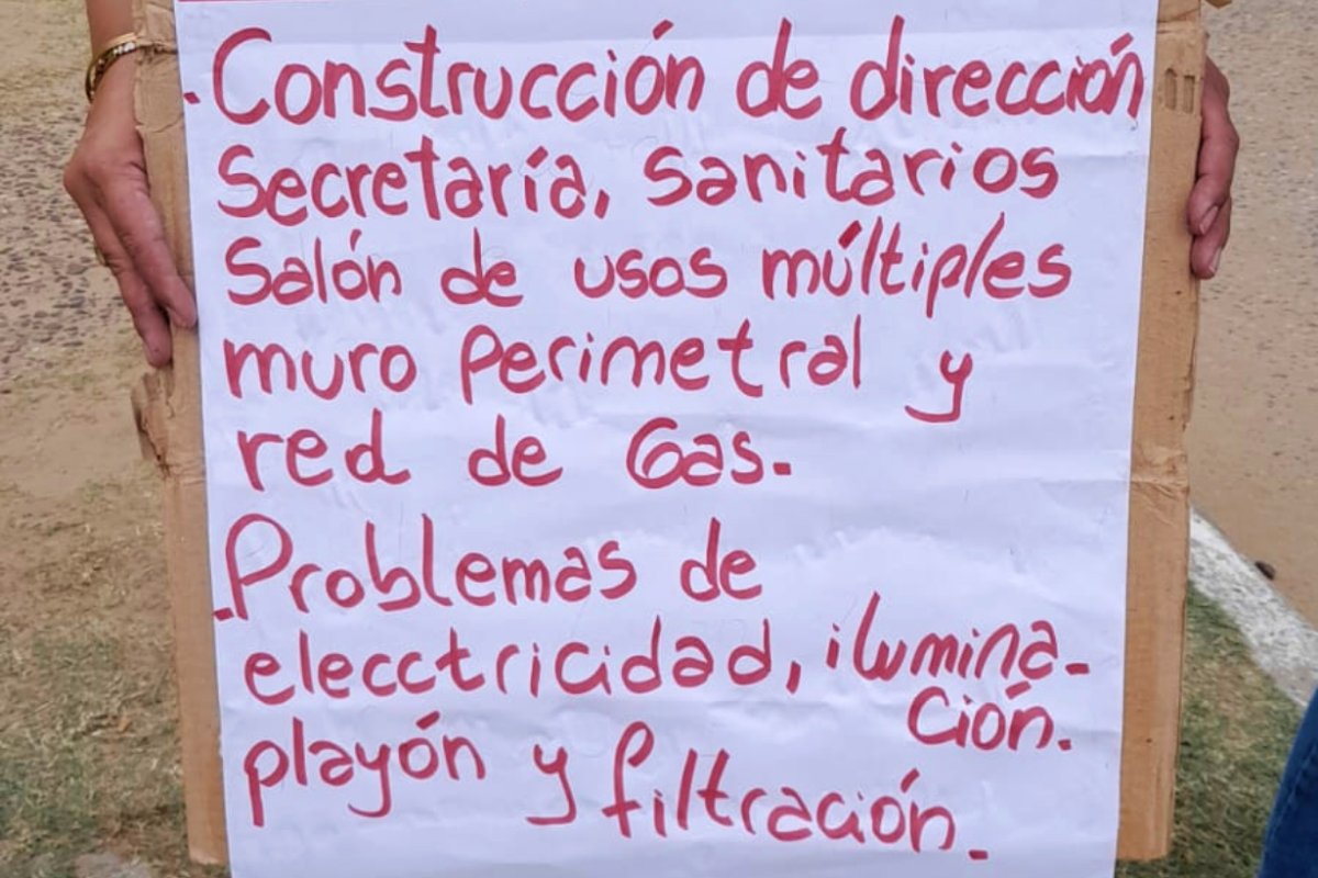 En pancarta, la s&iacute;ntesis de las demandas.