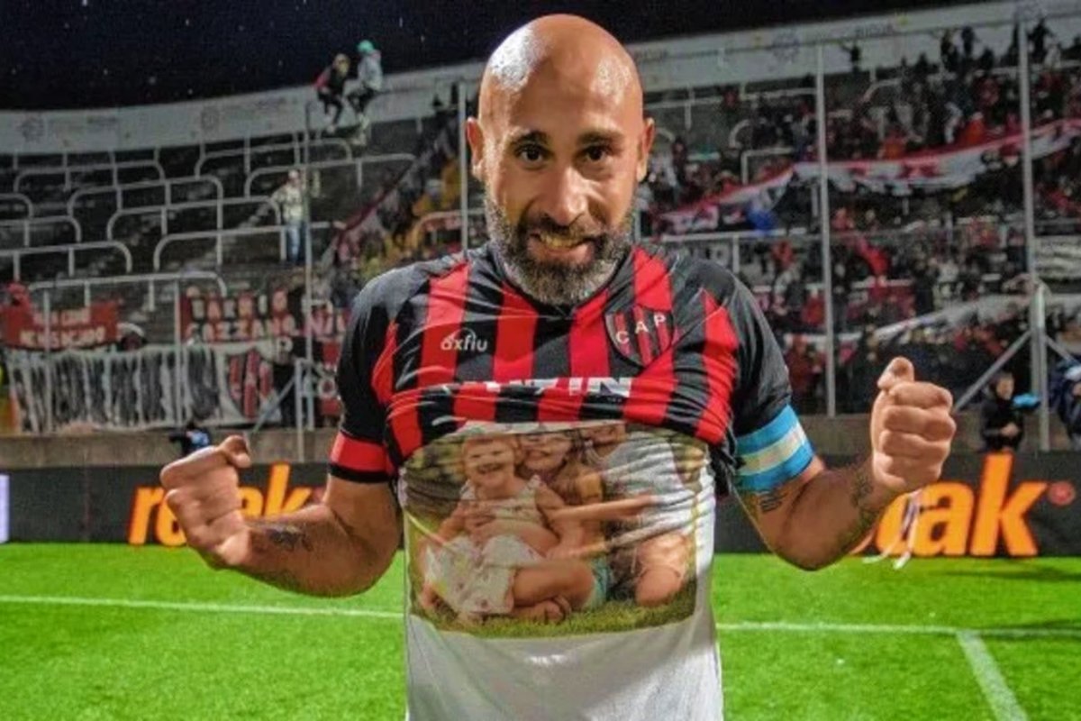 El capit&aacute;n del hist&oacute;rico t&iacute;tulo de Patronato.