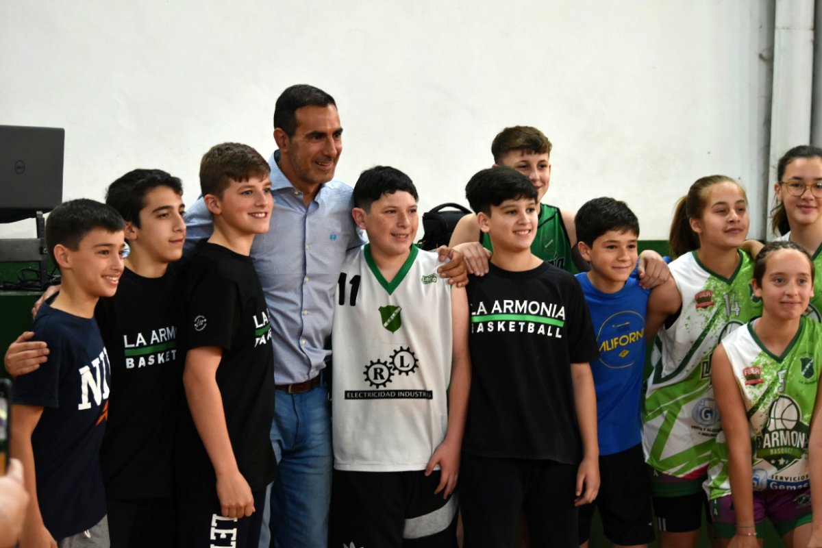 De vuelta a su primera casa: Club La Armon&iacute;a.