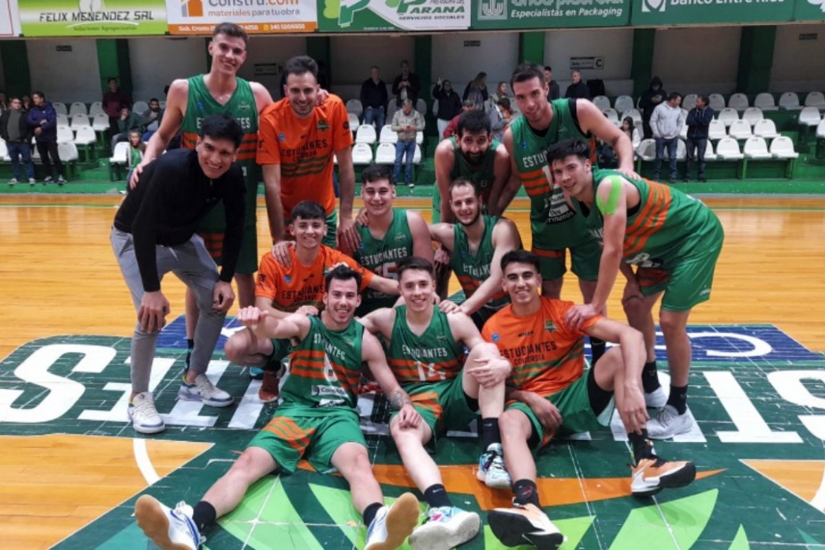 Todos felices tras la segunda victoria.