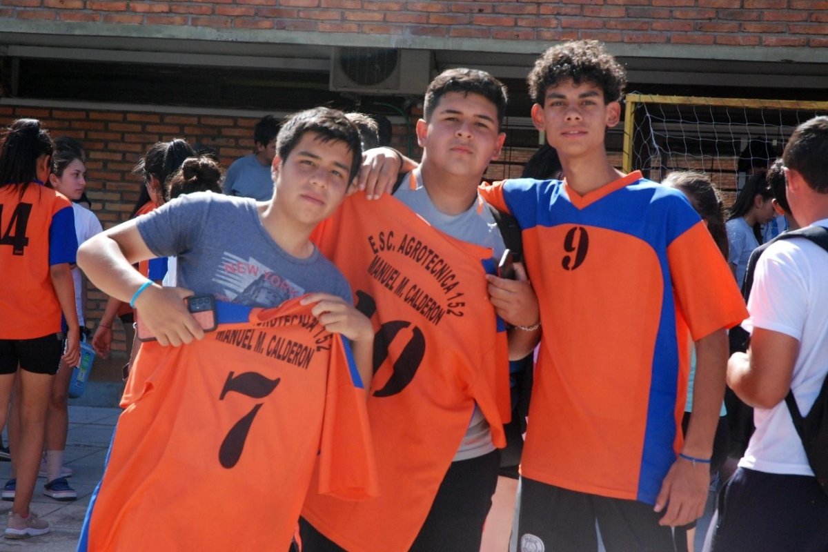 Alumnos de la escuela Agrot&eacute;cnica N&deg;152