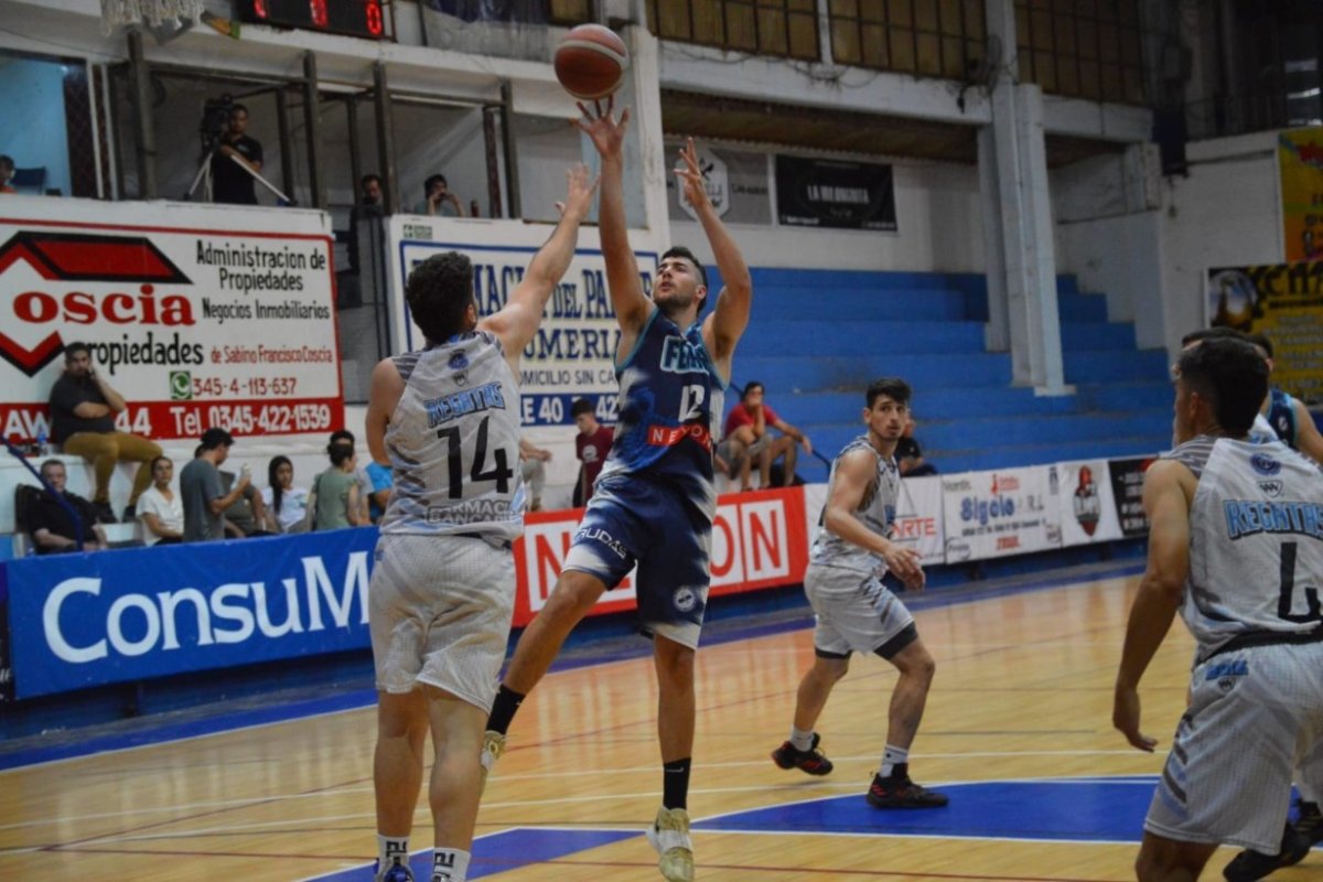 Ferro, de local, sell&oacute; su serie ante Regatas.