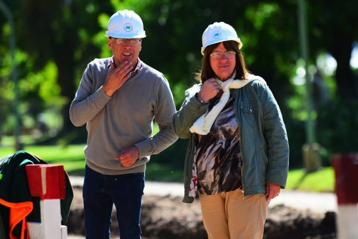 Lambert junto a su secretario de Obras P&uacute;blicas.