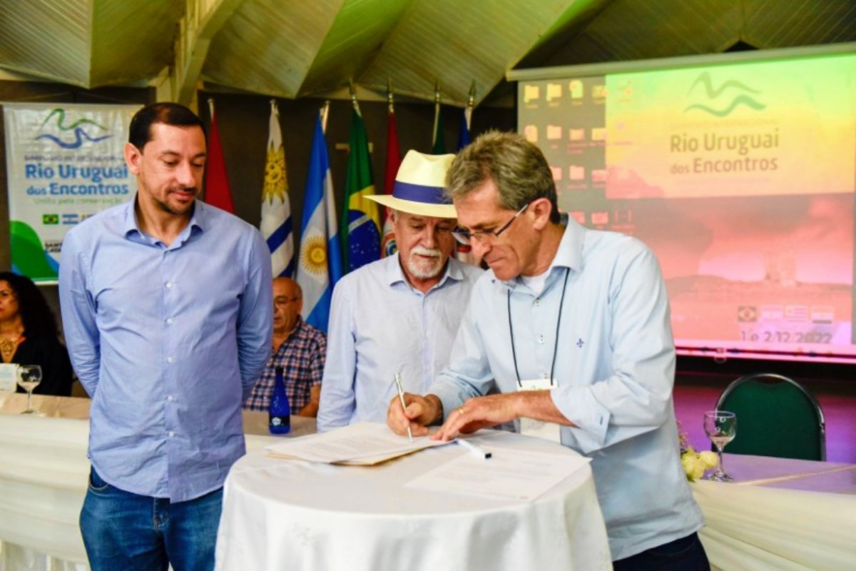 Firma del acuerdo (foto: Antonio Carlos Mafalda).