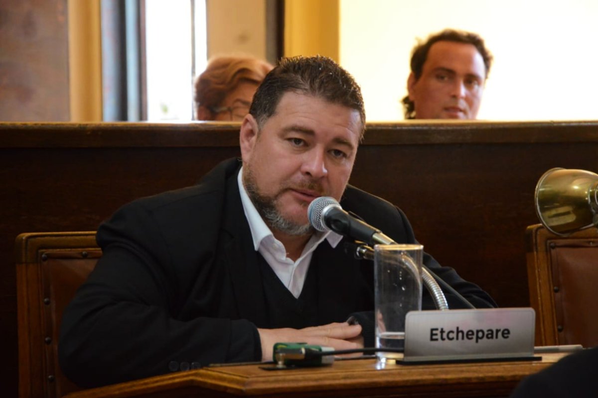 Etchepare preside el bloque de concejales del PJ.