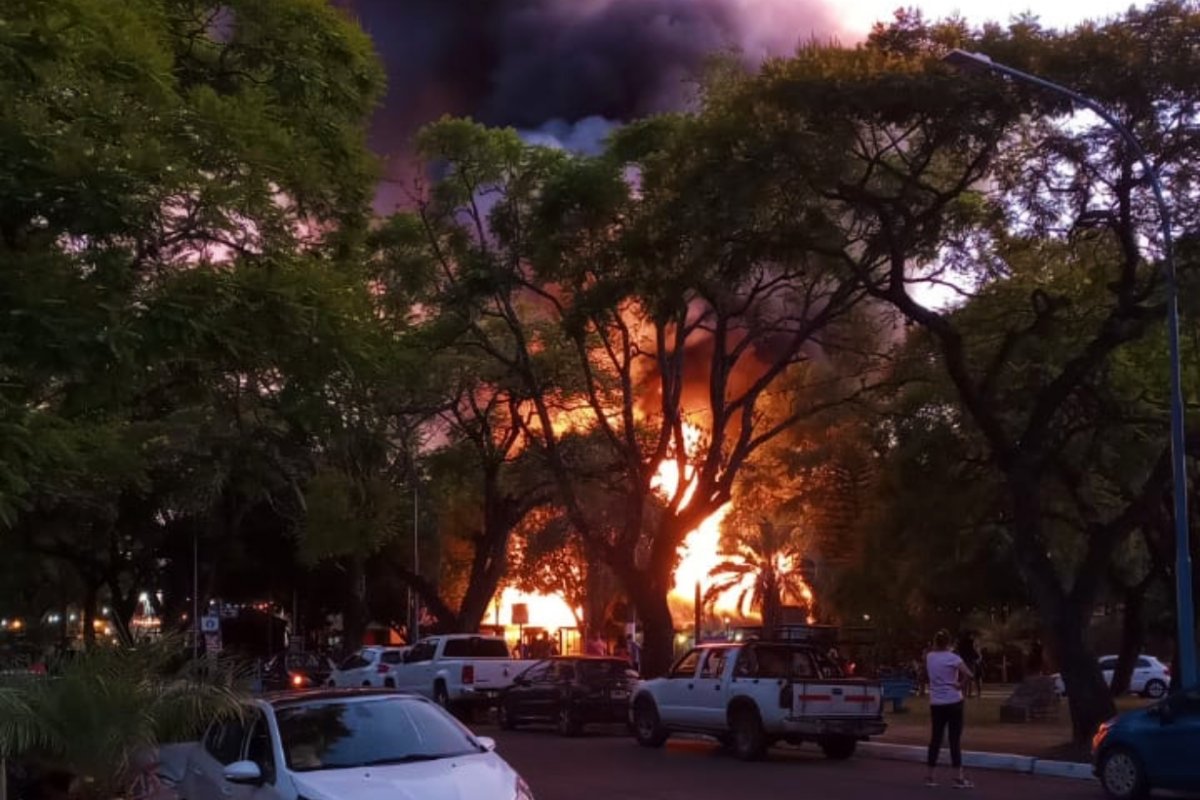 El fuego se inici&oacute; al atardecer de este 28/12.