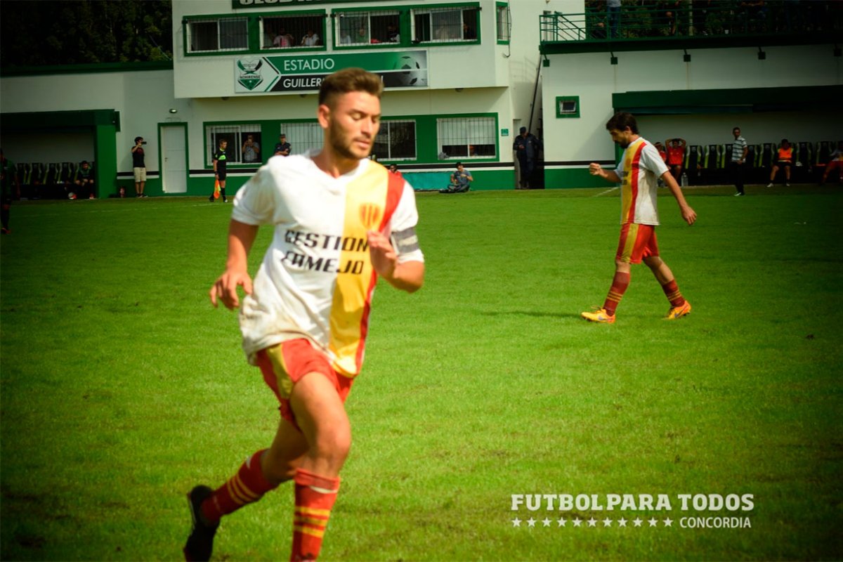 En primer plano, Nahuel, el futbolista herido