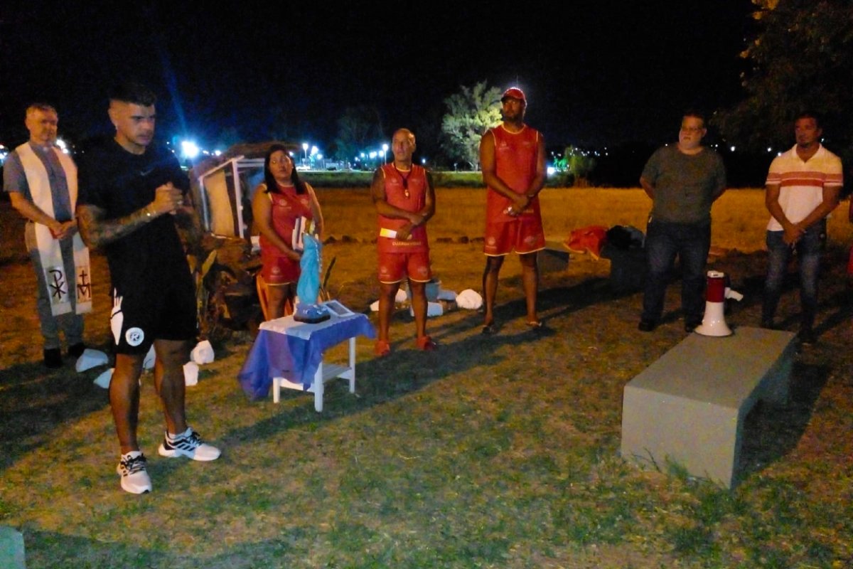 Bou, en el homenaje a guardavidas de Concordia.