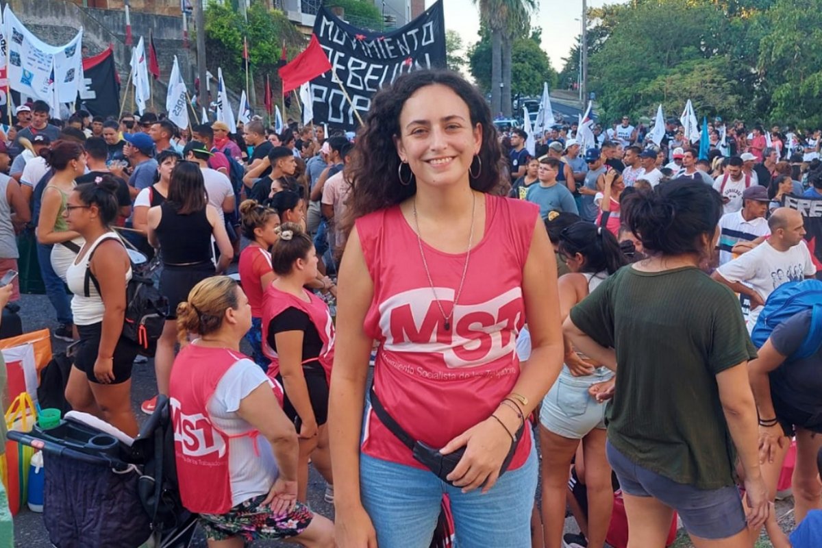 Nadia Burgos, presente fuera del CPC.