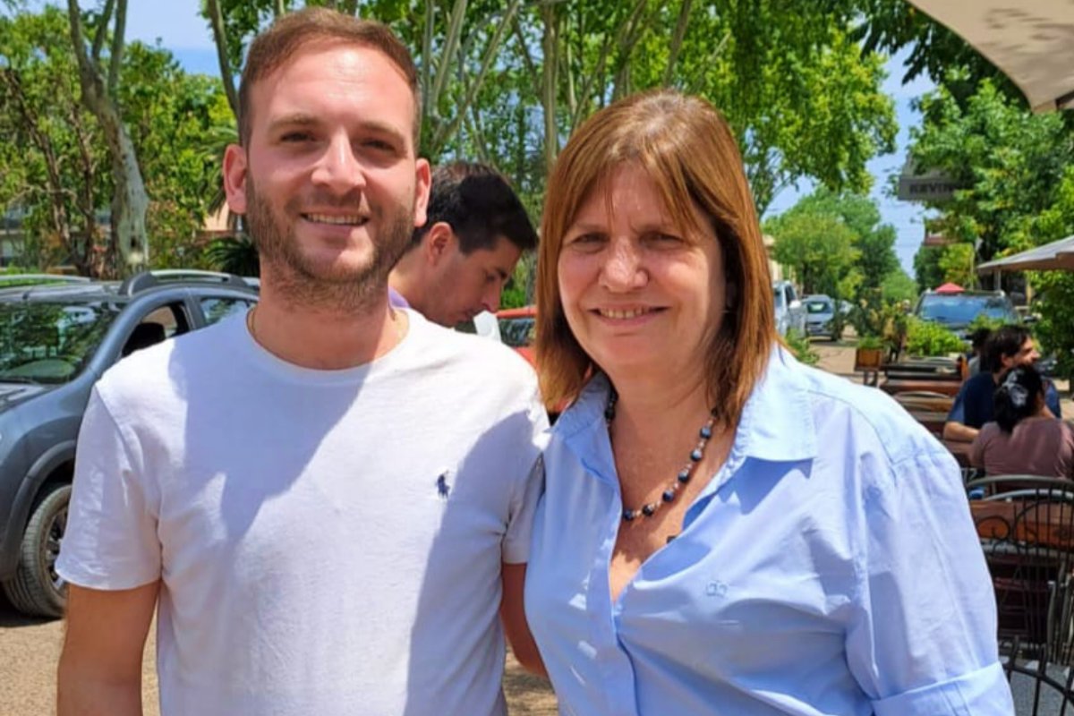Sastre junto a Bullrich, exministra de Seguridad.