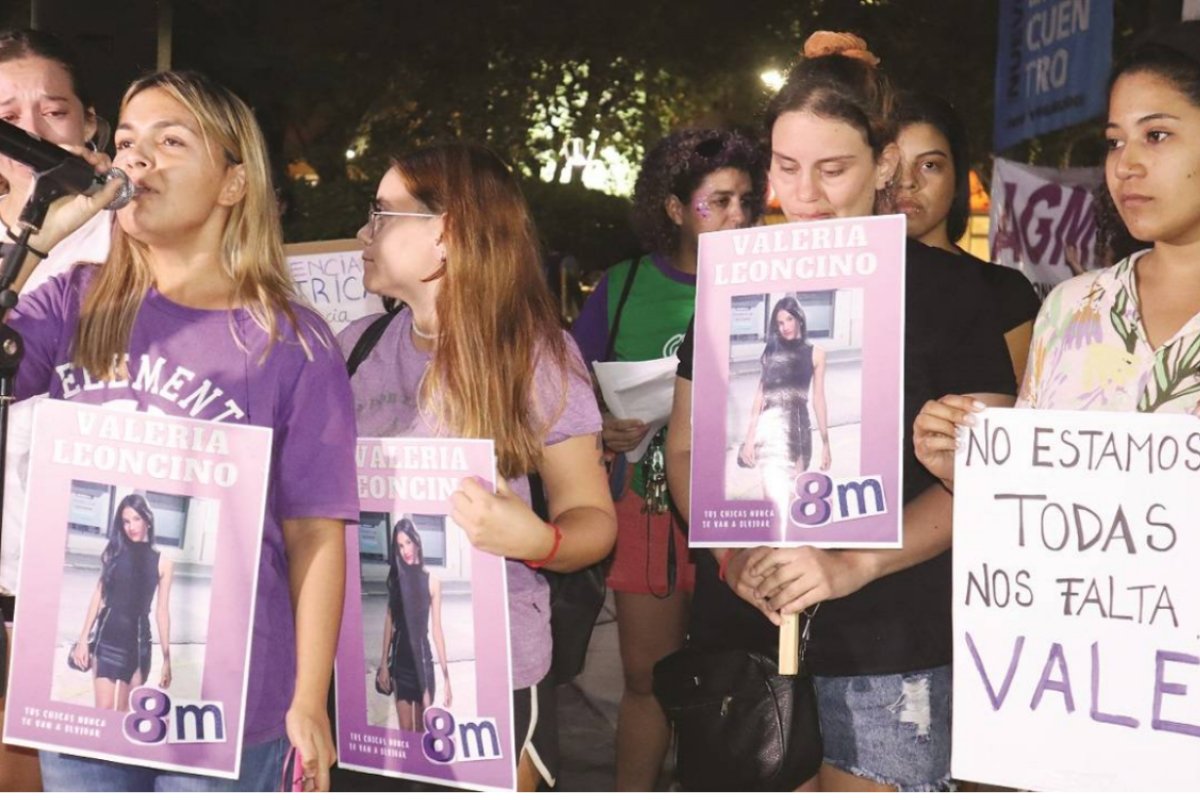 Las amigas de Valeria, en plaza 25 de Mayo.