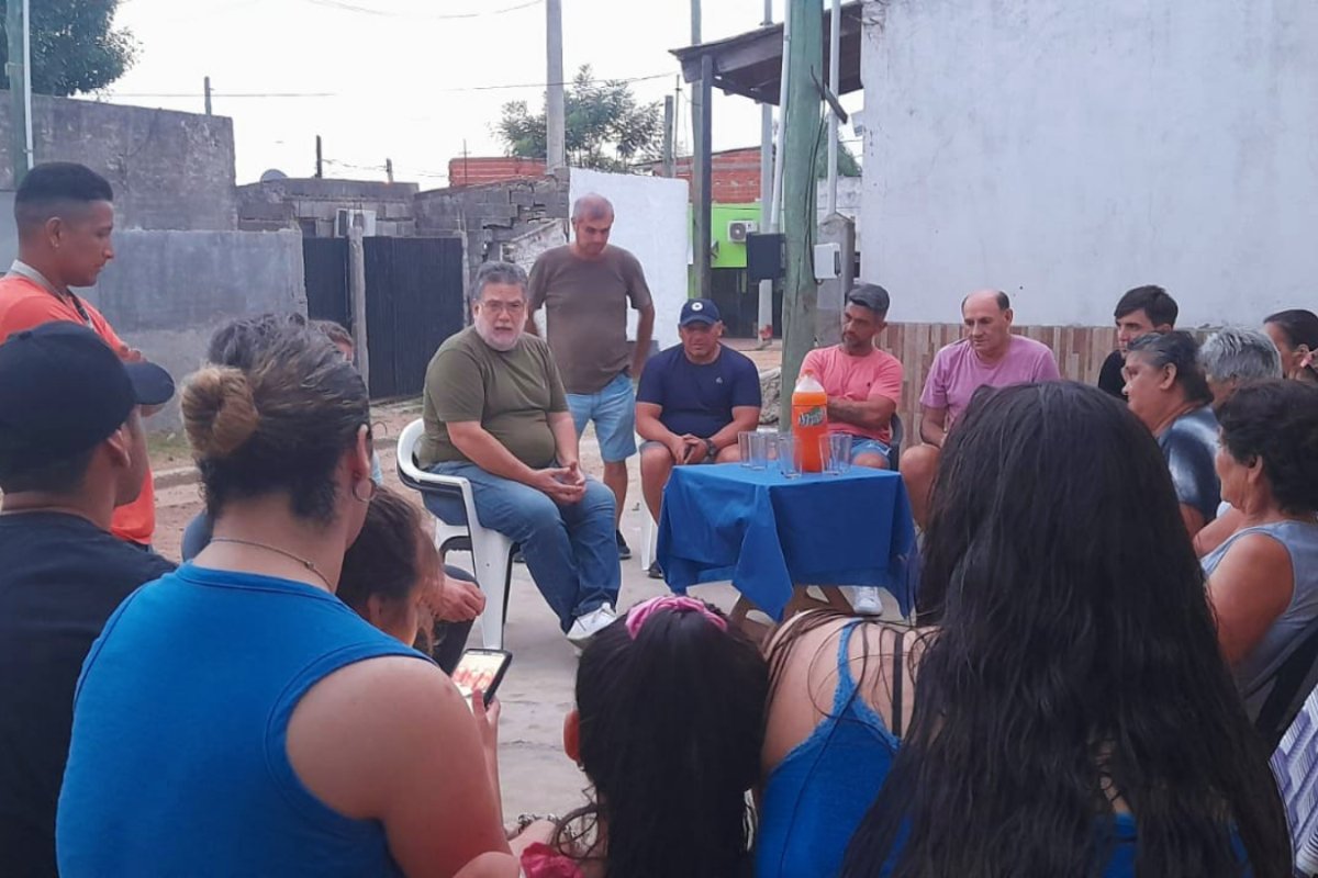 El precandidato, en barrio Gerardo Yoya.