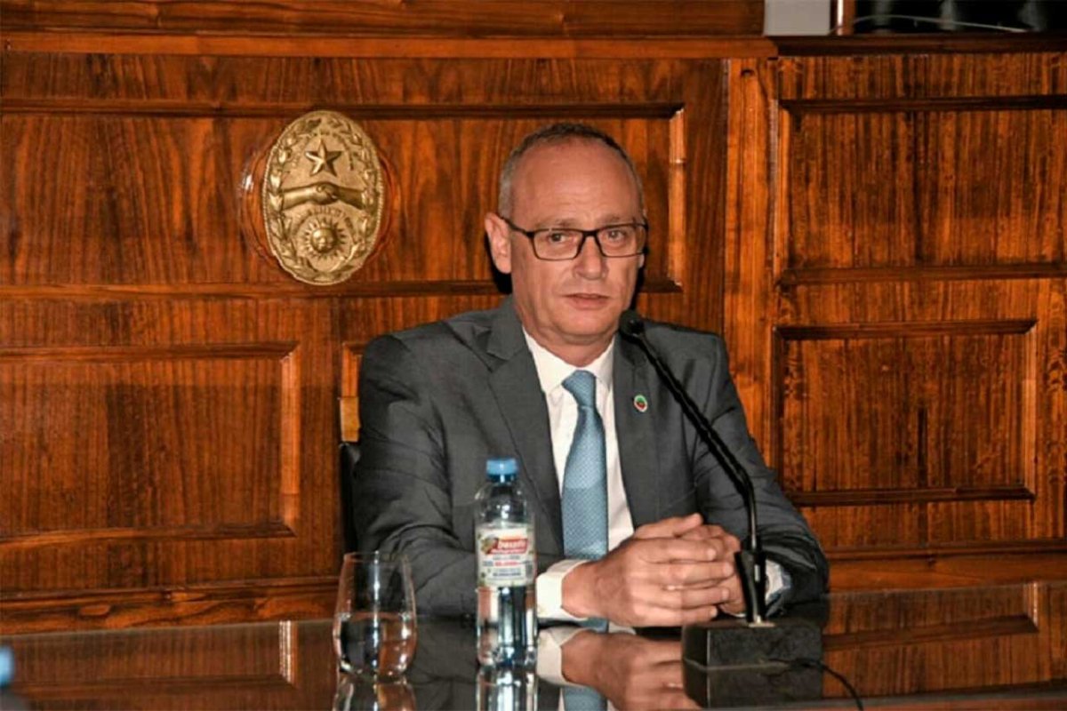Portela vota. Giorgio y Carlomagno ya lo hicieron.