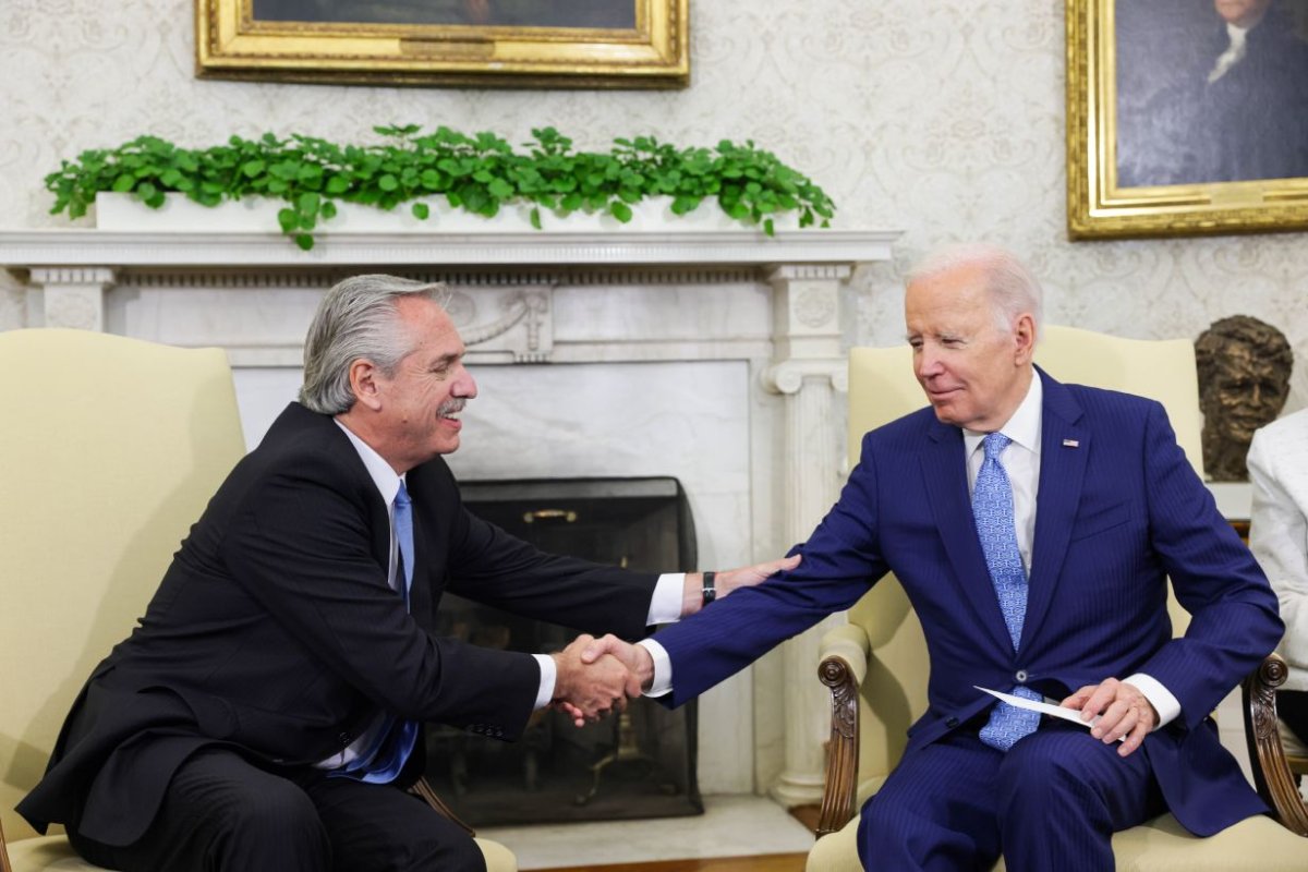 Fern&aacute;ndez y Biden en la Casa Blanca.