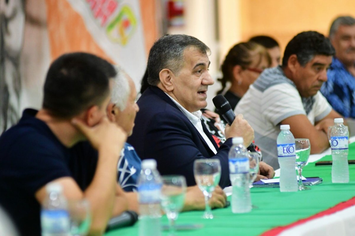 El diputado C&aacute;ceres, presente en la reuni&oacute;n.