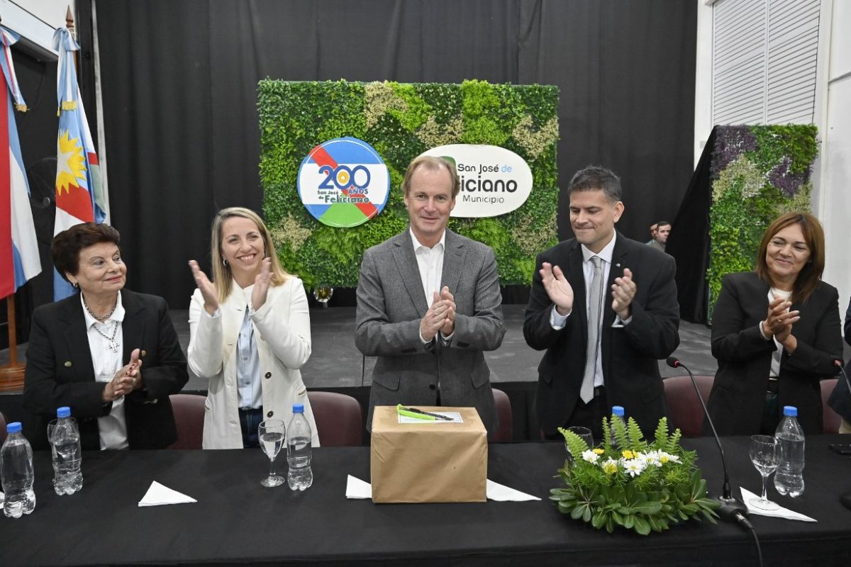 Acto de apertura de sobres en Feliciano.