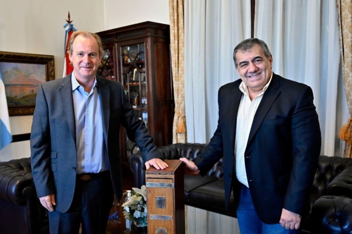 Bordet y C&aacute;ceres en la Casa Gris.