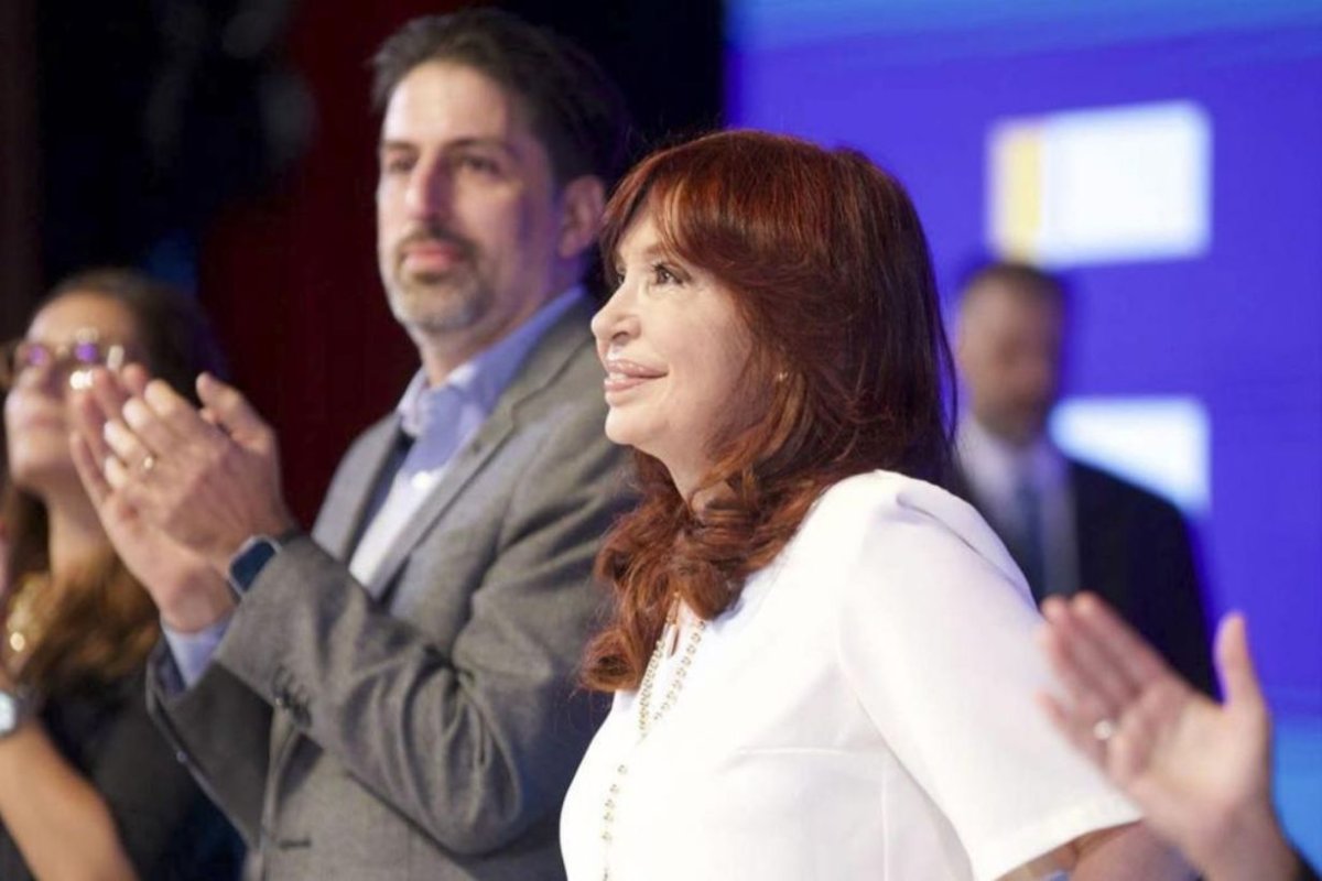 Cristina Kirchner y a su lado Nicol&aacute;s Trotta.