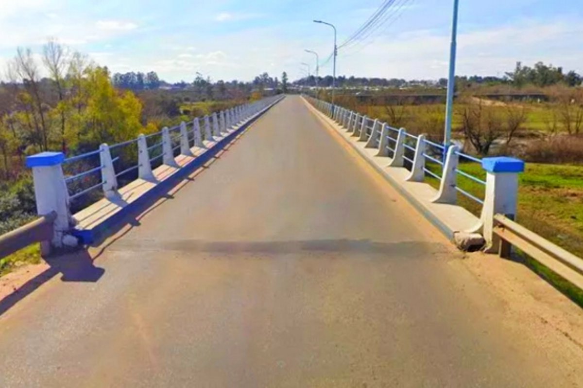 Puente ubicado sobre el arroyo Yuquer&iacute; Grande.