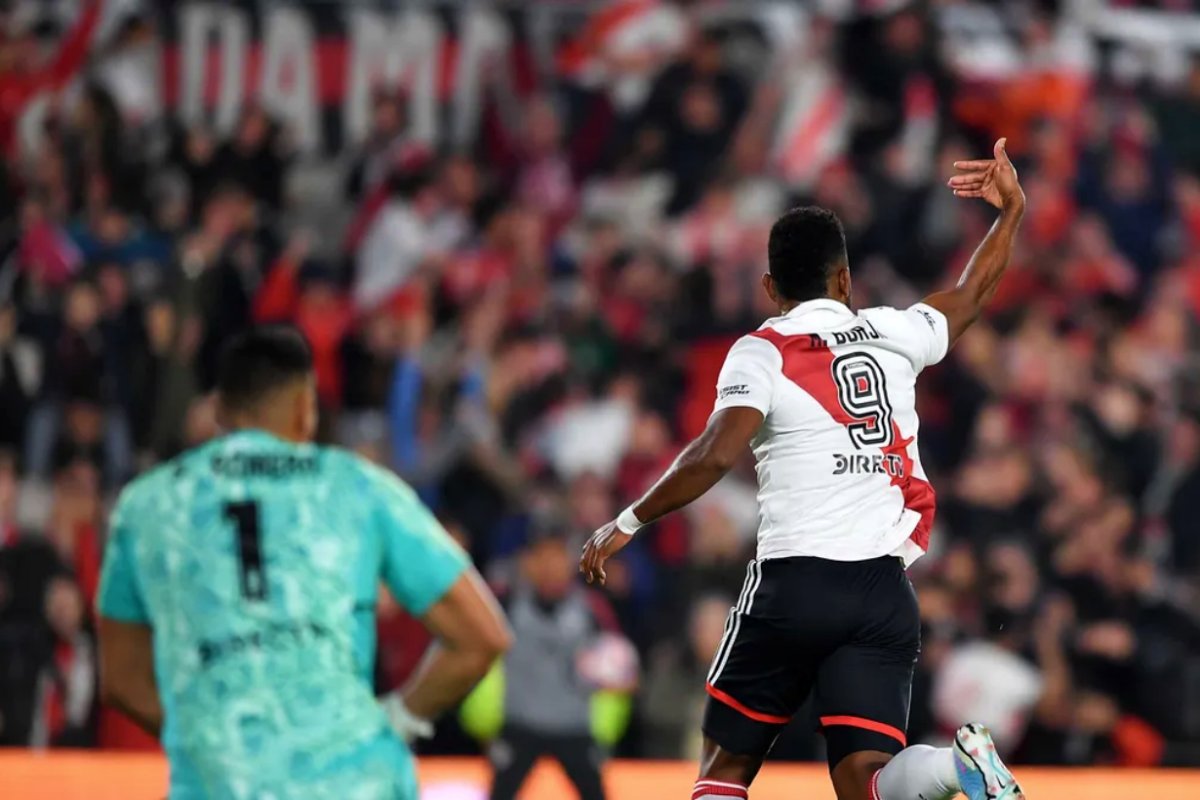 Borja celebra, Romero no pudo detenerlo.