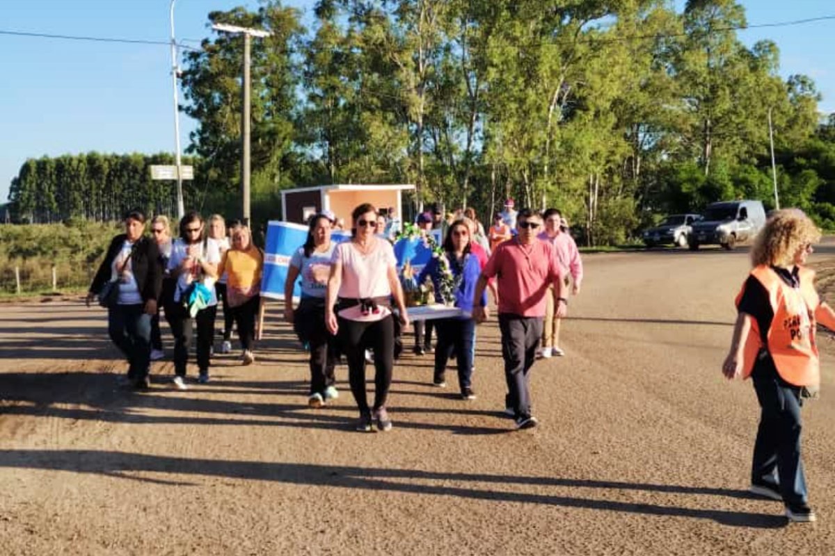Procesi&oacute;n: fue desde Ruta 4 hacia el templo.