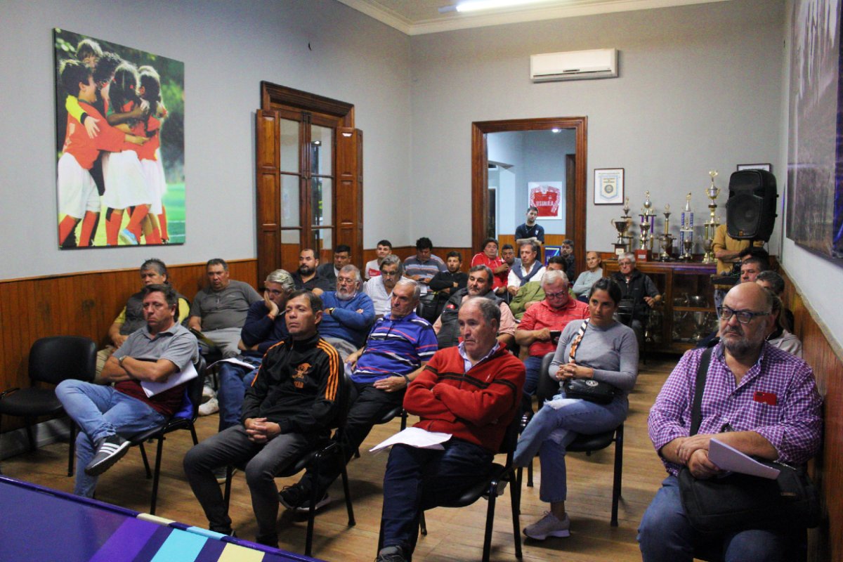 Delegados presentes en la reuni&oacute;n de la Liga.