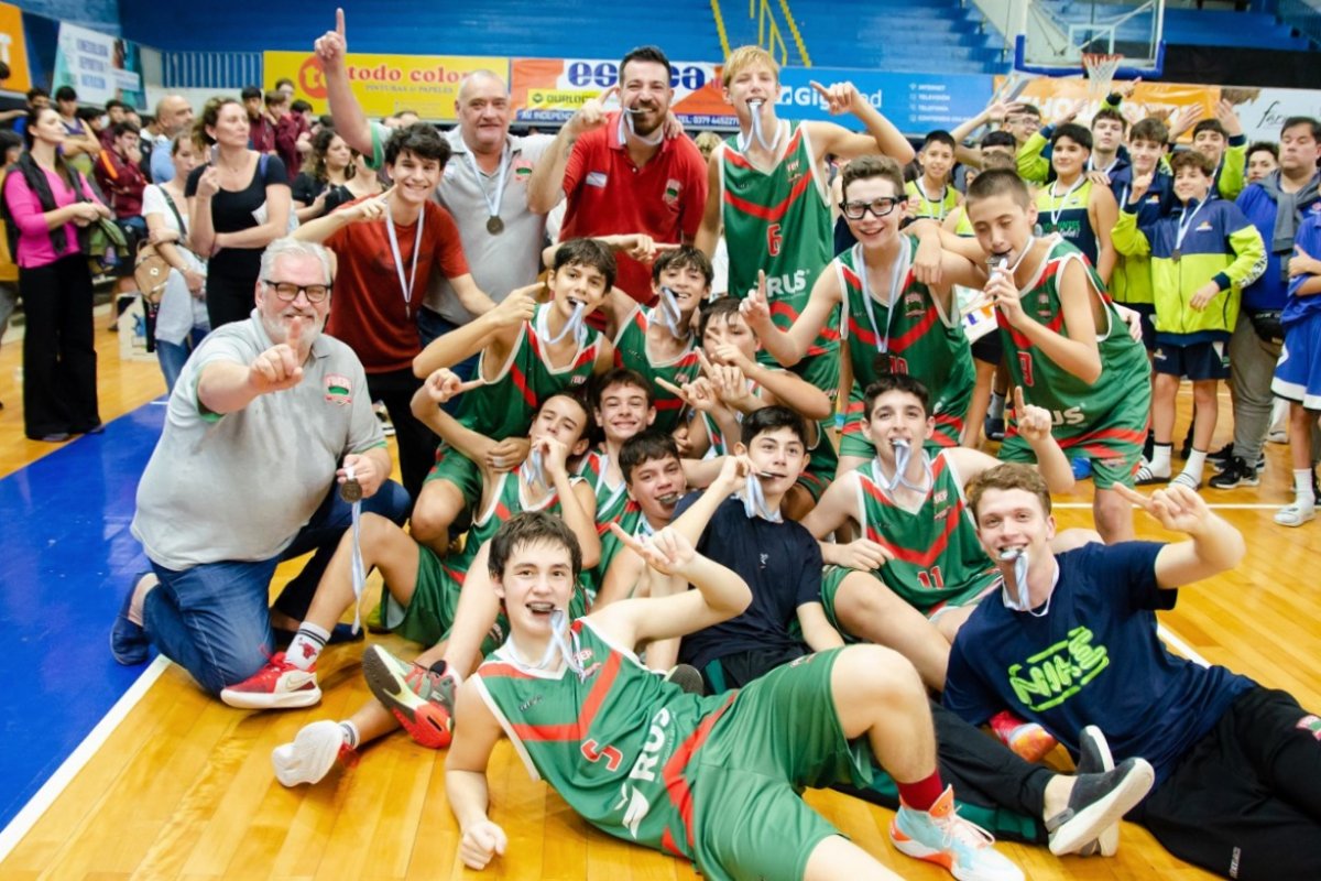 Los campeones del argentino U13 de b&aacute;squet.