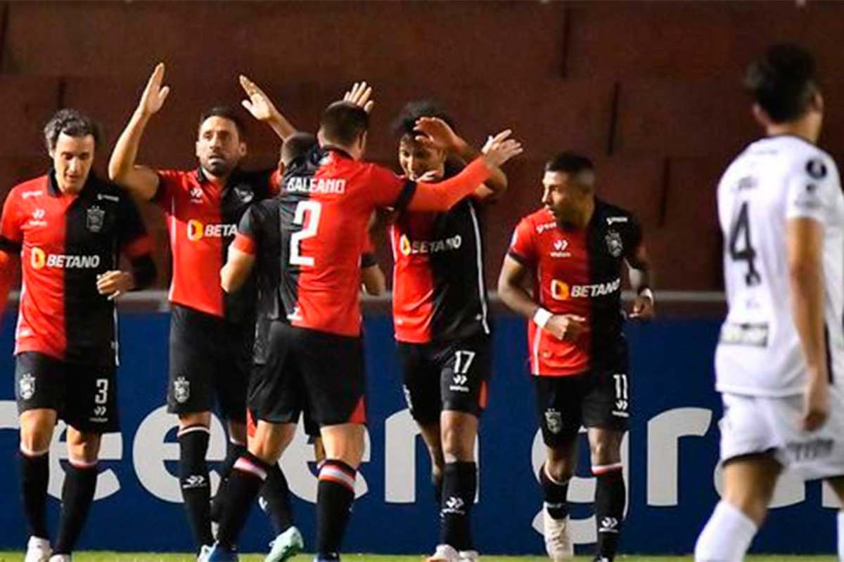 El festejo de los rojinegros de Melgar