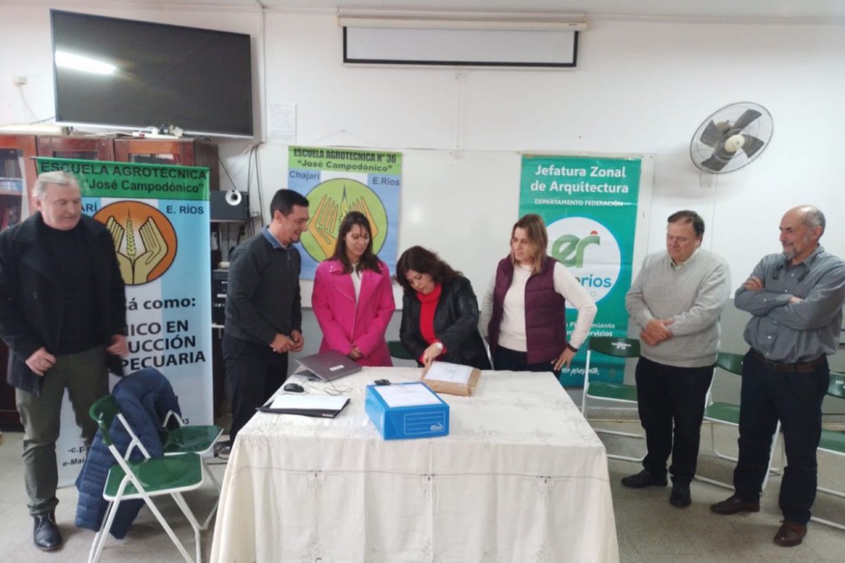 Acto de licitaci&oacute;n en Chajar&iacute;.
