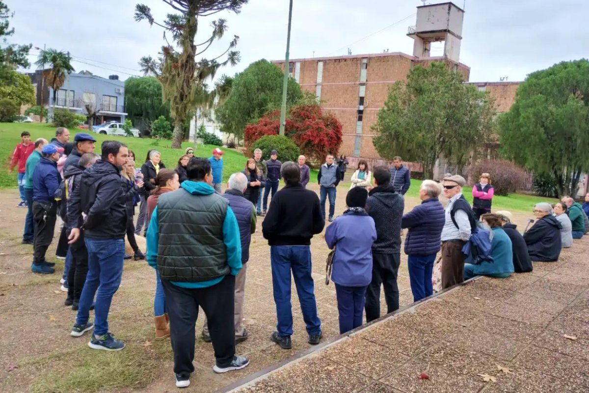 El s&aacute;bado hubo asamblea en plaza Zorraqu&iacute;n.