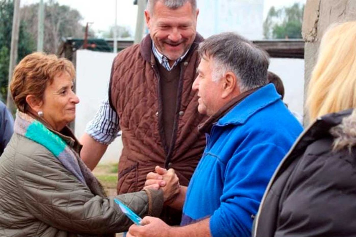 Gay y L&oacute;pez Bernies, en visita a vecinos