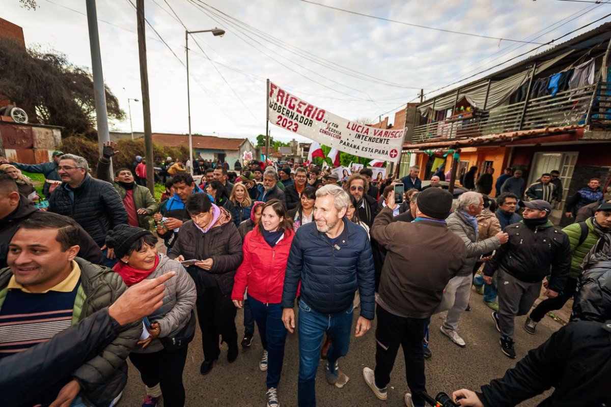 Juntos, la radical y el referente del pro.