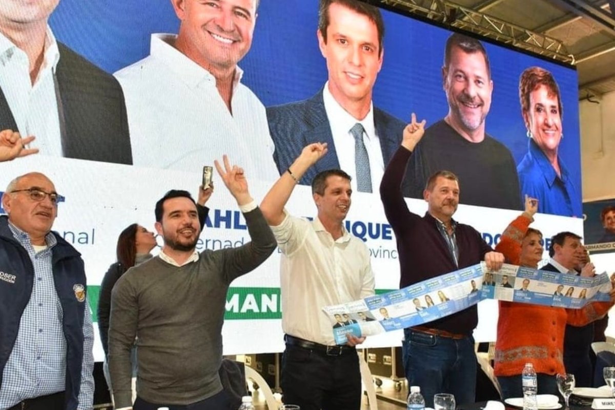 El secretario Aldo &Aacute;lvarez junto a Cresto y Gay.