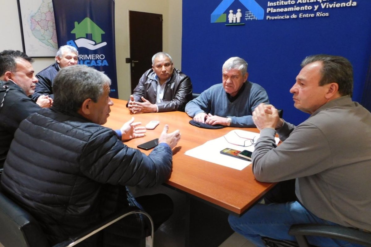 Reuni&oacute;n de IAPV y Uocra.