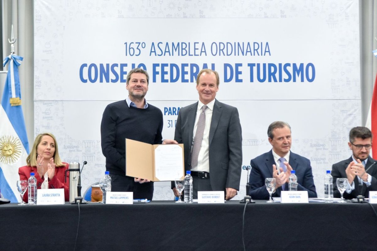 Lammens y Bordet en el acto en Paran&aacute;.