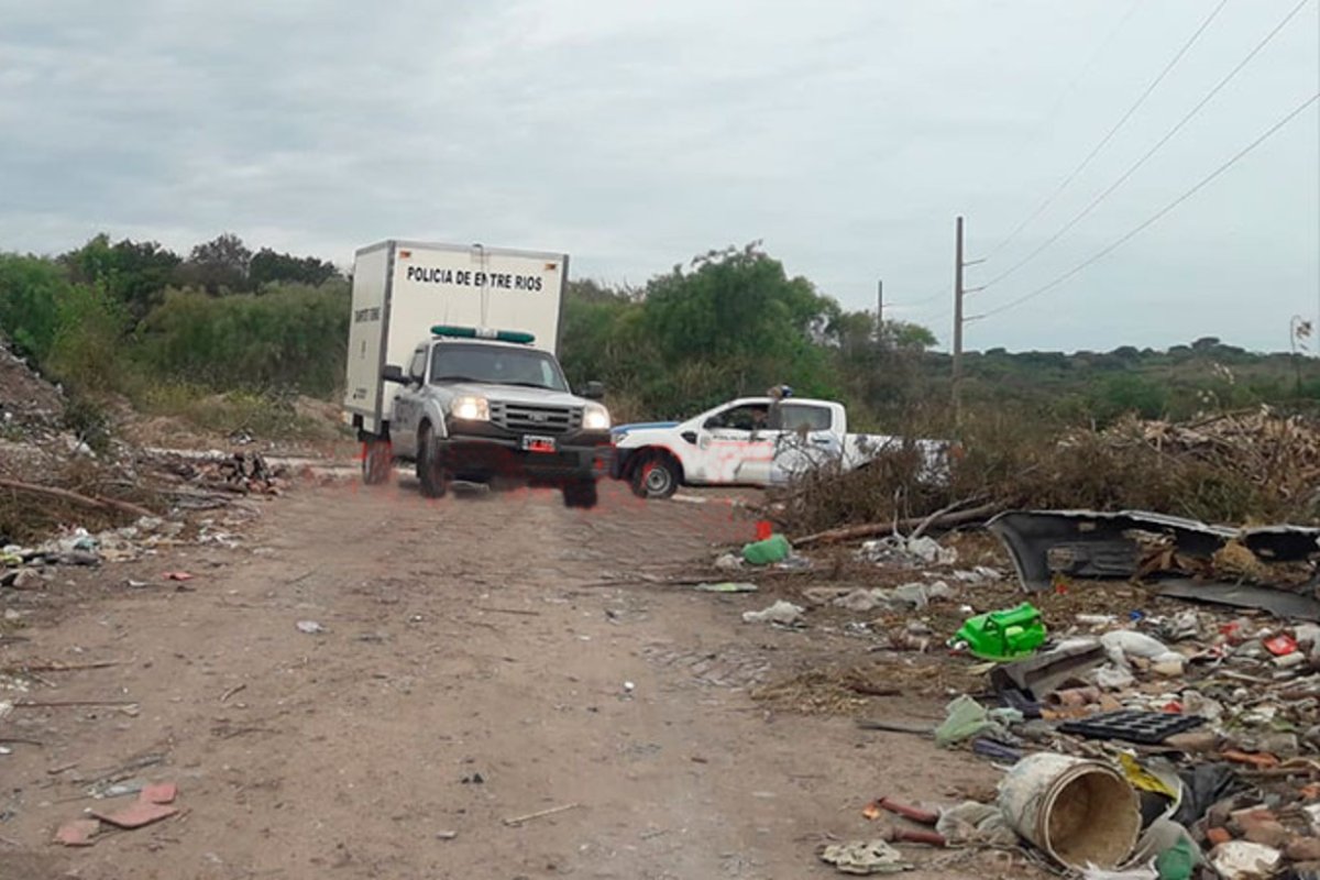 Polic&iacute;a en el lugar del hallazgo. Fuente: El Once.
