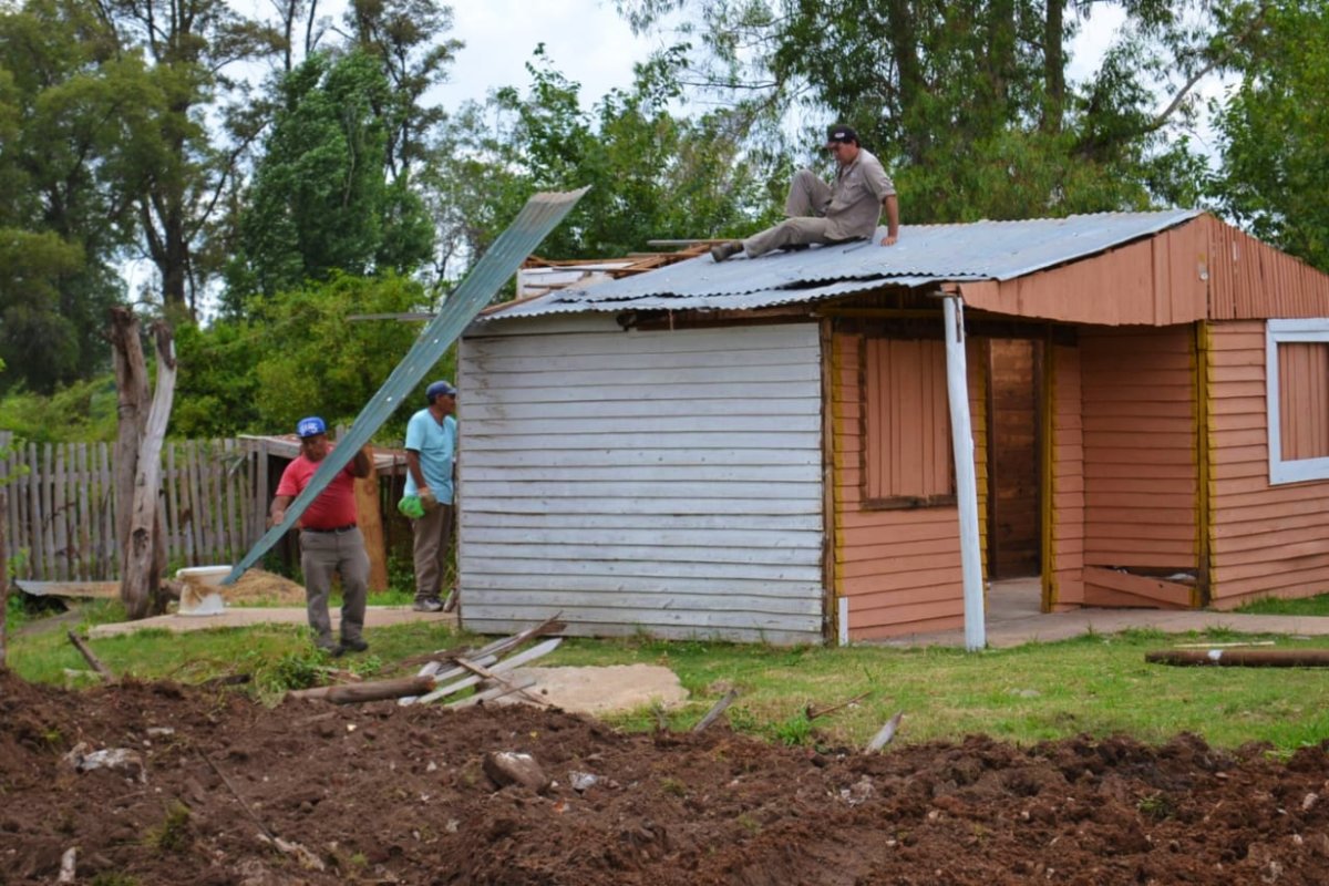 As&iacute; desmantelaron viviendas en zona inundable.