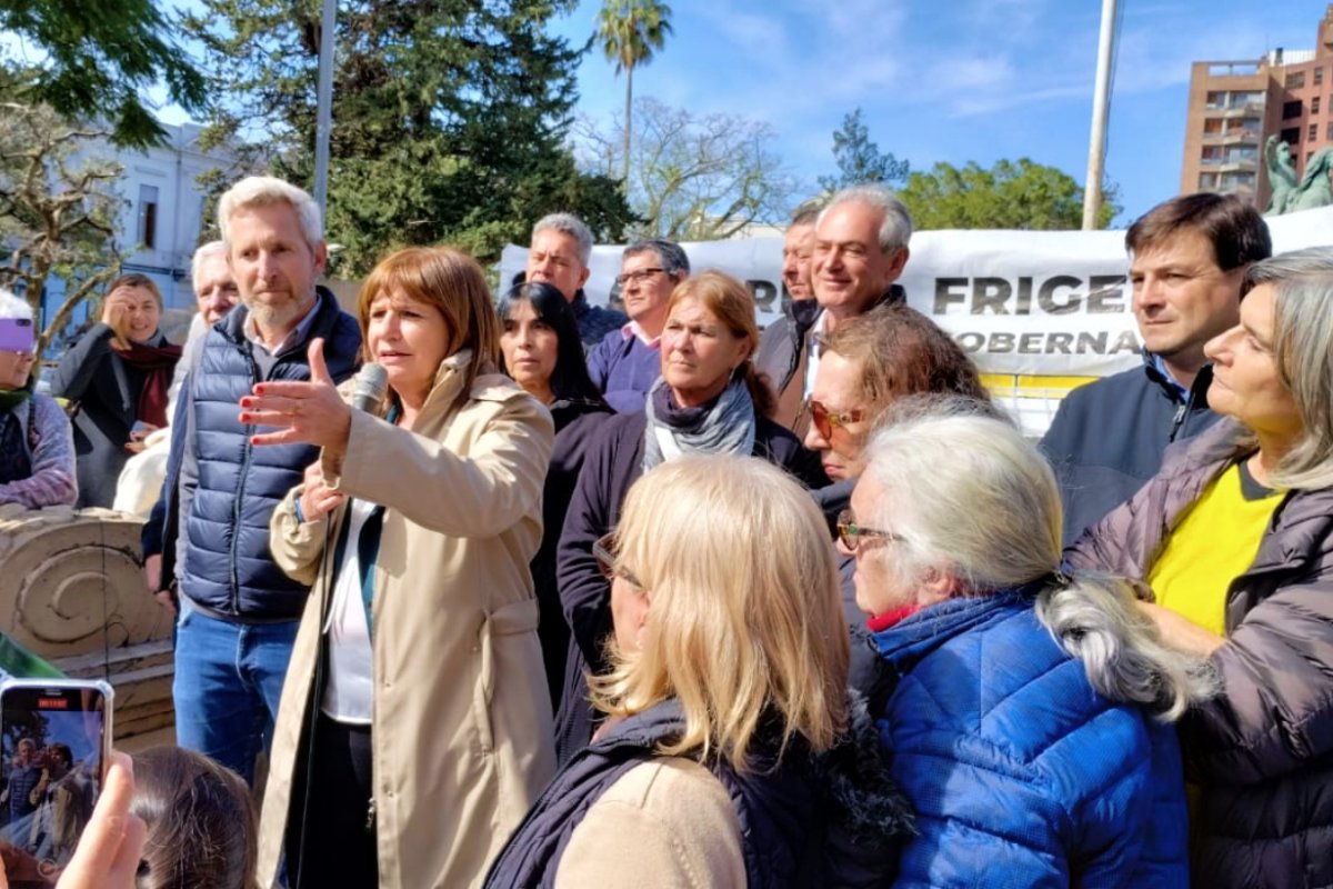 Benedetti mira, Bullrich habla y Frigerio acompa&ntilde;a