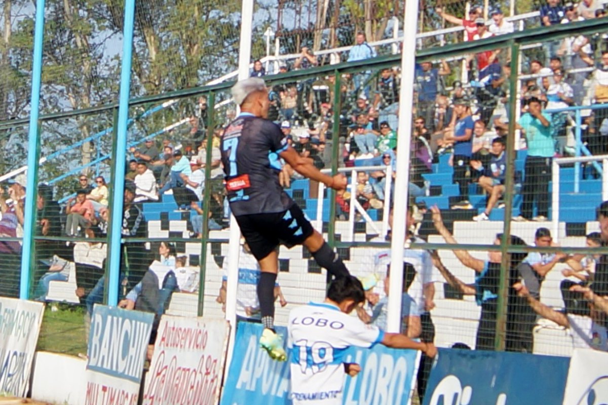 El lobo gan&oacute; en casa (foto: 03442).