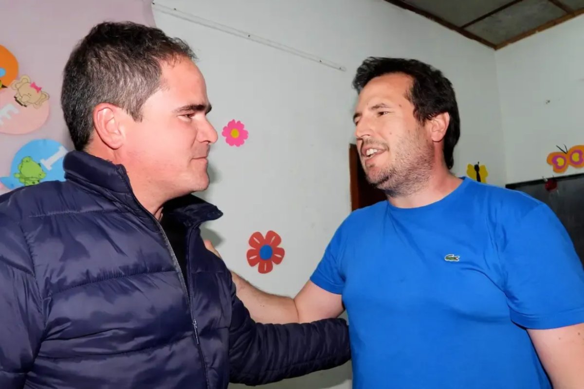El que se vay el que llega: Hassel con Benedetti.