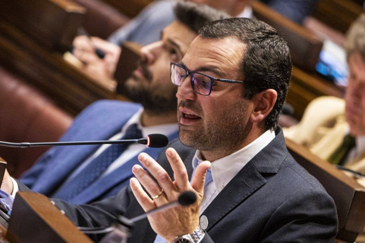 Mart&iacute;n Burut&aacute;n renunci&oacute; pero sigue.