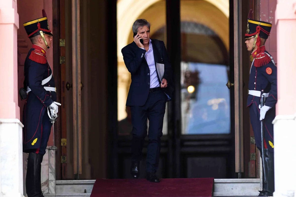 El ministro Luis Caputo, en la Rosada.