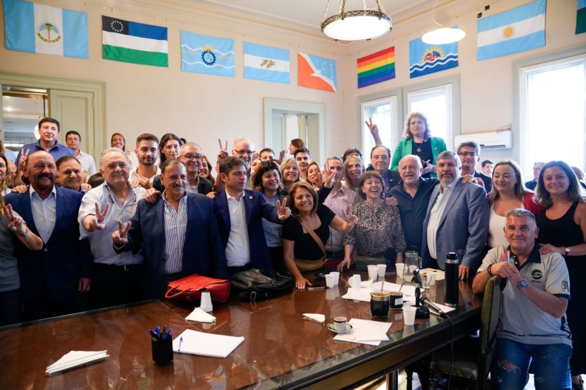 Osuna, Gaillard y Ledesma en encuentro de UxP.