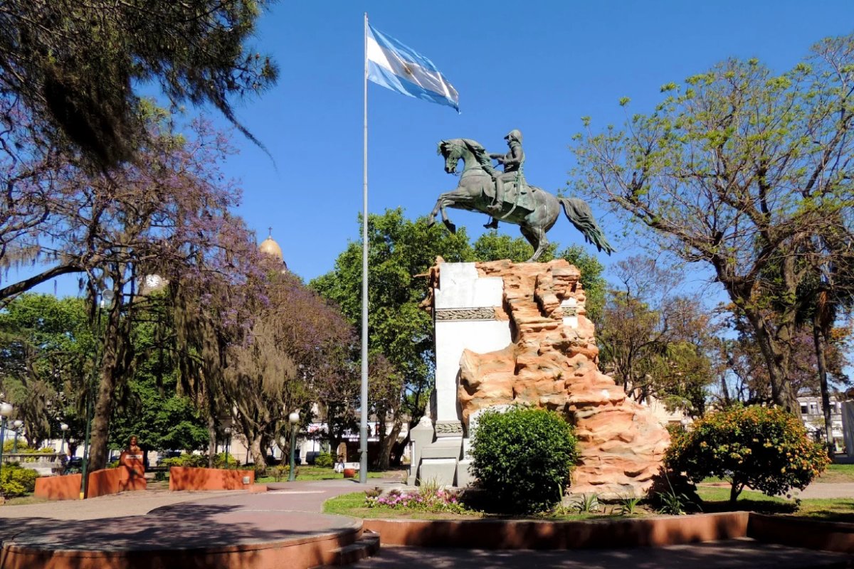 Monumento a San Mart&iacute;n, en Gualeguaych&uacute;.